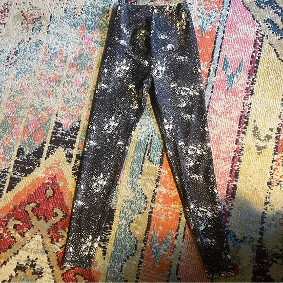 Old navy Extra High-Waisted PowerSoft Leggings size M - Picture 2 of 7